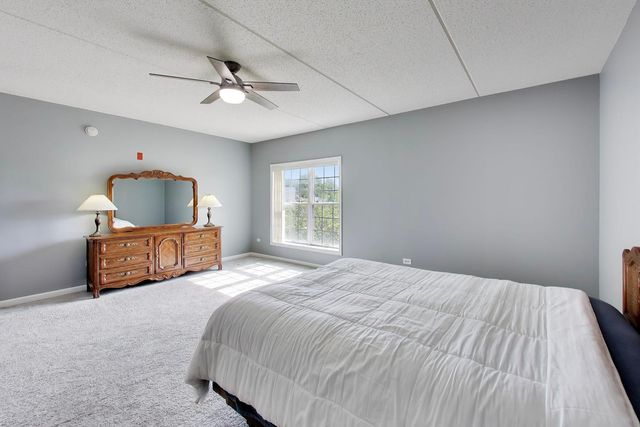 601 W Rand Road 201, Arlington Heights, IL 60004