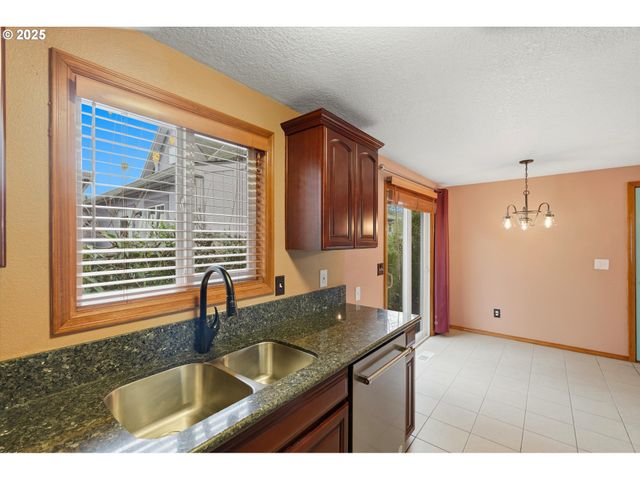 3608 Se 66TH Ave, Portland, OR 97206