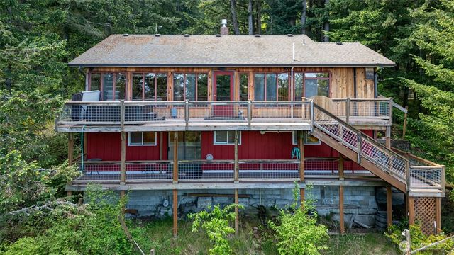 1136 Island Drive, Lummi Island, WA 98262