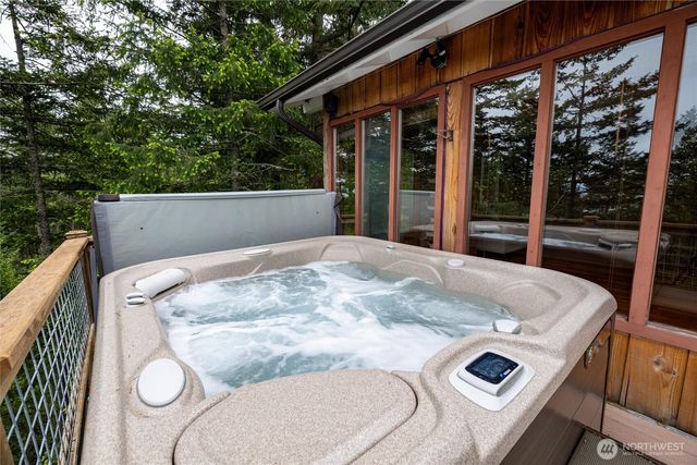 1136 Island Drive, Lummi Island, WA 98262