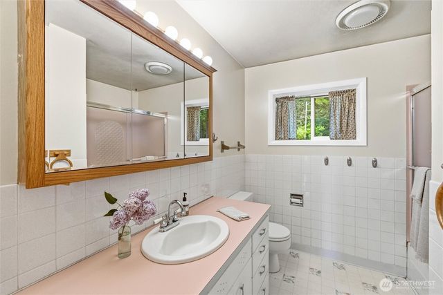 1136 Island Drive, Lummi Island, WA 98262