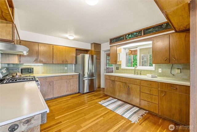 1136 Island Drive, Lummi Island, WA 98262