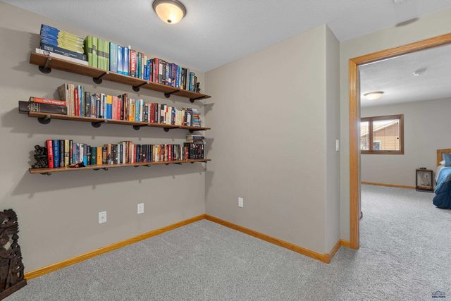 2920 SOURDOUGH RD, Rapid City, SD 57702