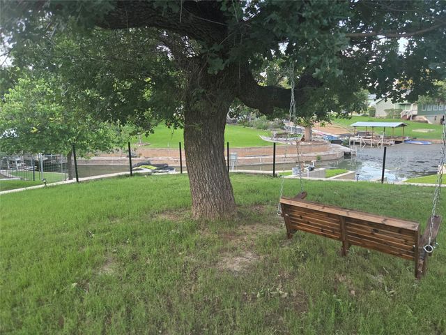 203 W Lakeshore DR, Sunrise Beach, TX 78643