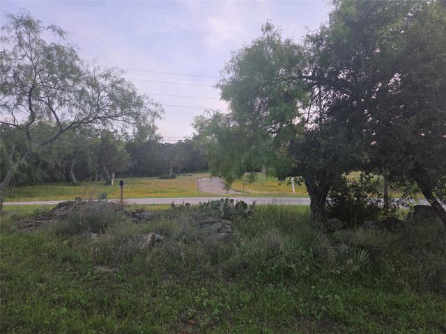 203 W Lakeshore DR, Sunrise Beach, TX 78643