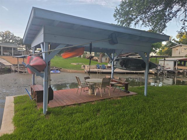 203 W Lakeshore DR, Sunrise Beach, TX 78643