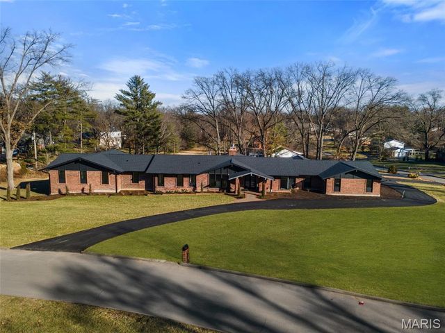 1534 Woodgate Drive, Frontenac, MO 63131