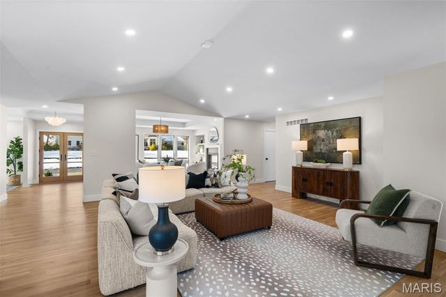 1534 Woodgate Drive, Frontenac, MO 63131