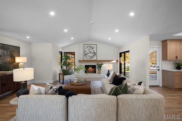 1534 Woodgate Drive, Frontenac, MO 63131