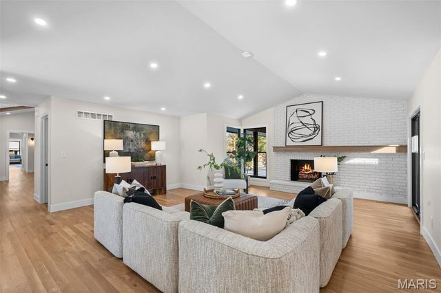 1534 Woodgate Drive, Frontenac, MO 63131