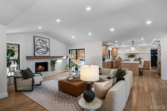 1534 Woodgate Drive, Frontenac, MO 63131