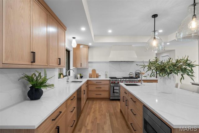 1534 Woodgate Drive, Frontenac, MO 63131