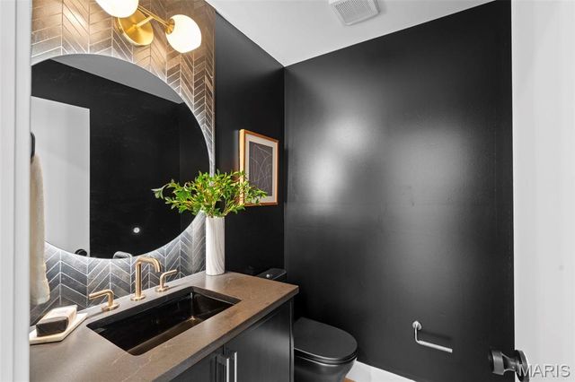 1534 Woodgate Drive, Frontenac, MO 63131