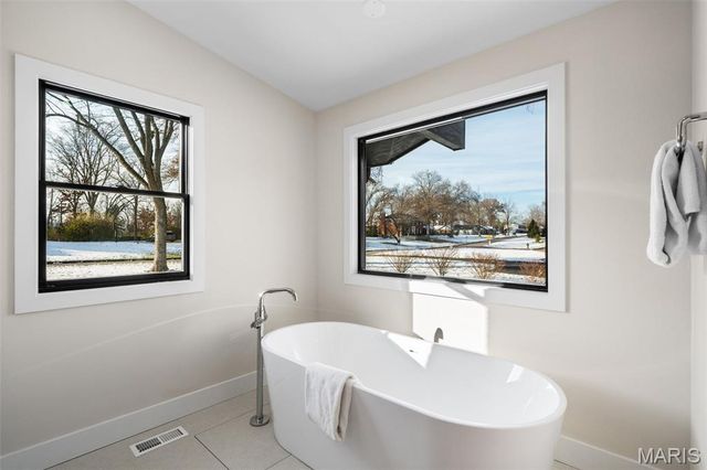 1534 Woodgate Drive, Frontenac, MO 63131