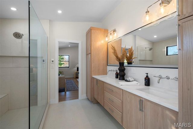 1534 Woodgate Drive, Frontenac, MO 63131