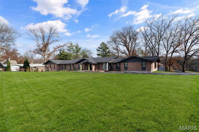 1534 Woodgate Drive, Frontenac, MO 63131