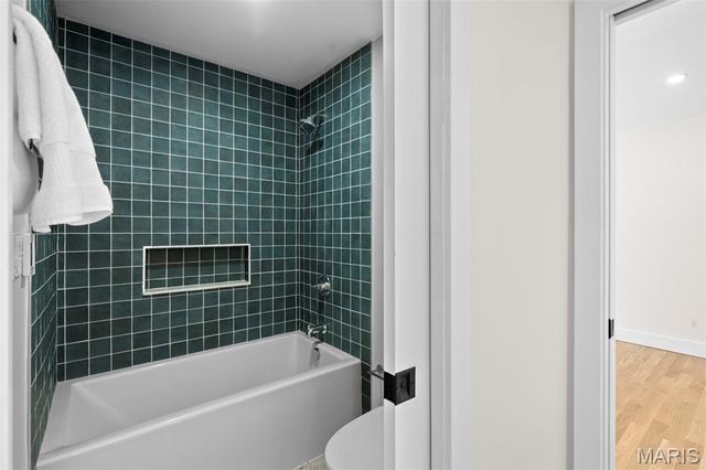 1534 Woodgate Drive, Frontenac, MO 63131