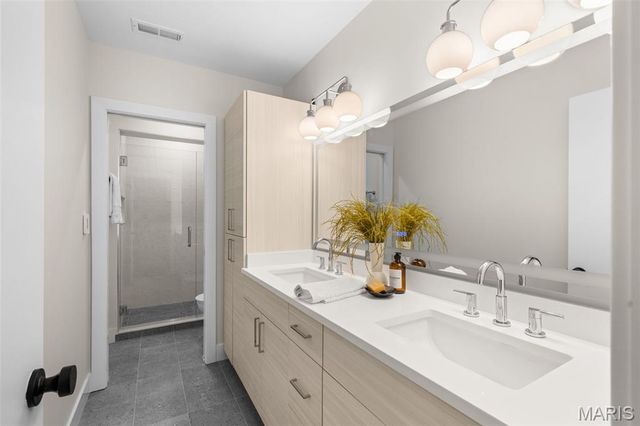 1534 Woodgate Drive, Frontenac, MO 63131