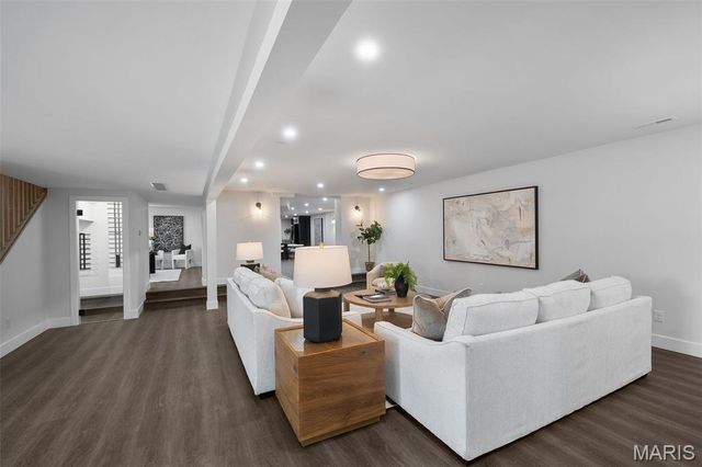 1534 Woodgate Drive, Frontenac, MO 63131