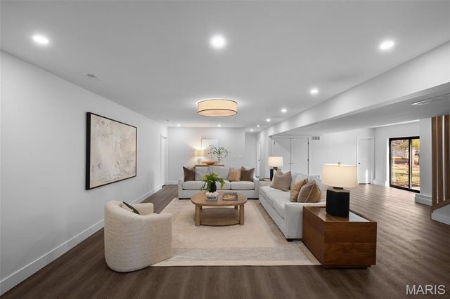 1534 Woodgate Drive, Frontenac, MO 63131