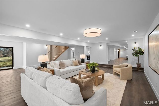 1534 Woodgate Drive, Frontenac, MO 63131