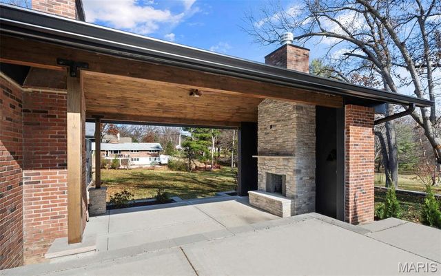 1534 Woodgate Drive, Frontenac, MO 63131