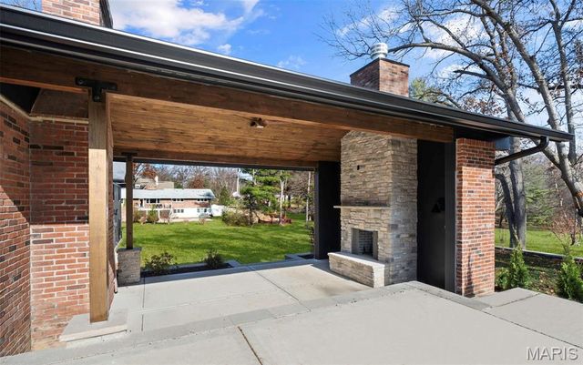 1534 Woodgate Drive, Frontenac, MO 63131