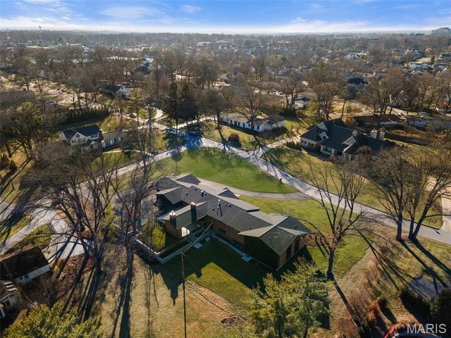 1534 Woodgate Drive, Frontenac, MO 63131