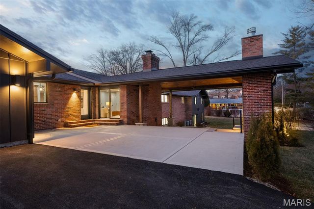 1534 Woodgate Drive, Frontenac, MO 63131