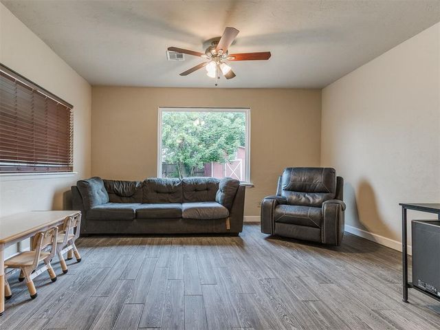 901 NW 1st Street, Moore, OK 73160
