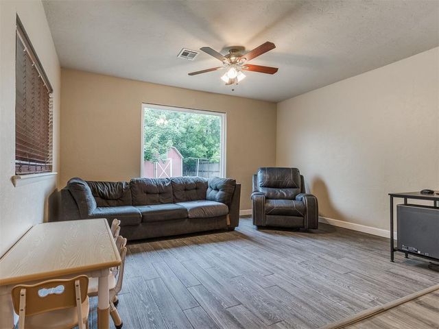 901 NW 1st Street, Moore, OK 73160