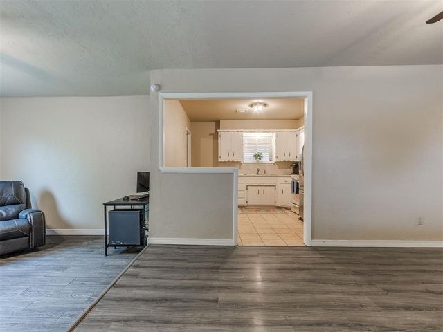 901 NW 1st Street, Moore, OK 73160
