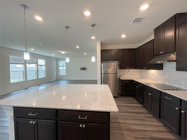 541 Ayinger LN, Austin, TX 78728