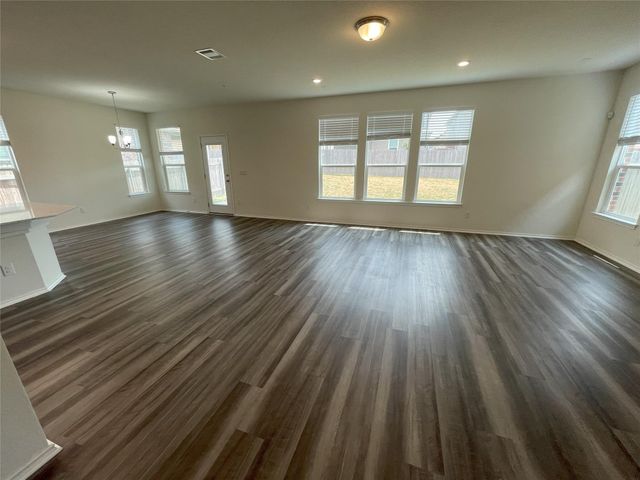 541 Ayinger LN, Austin, TX 78728