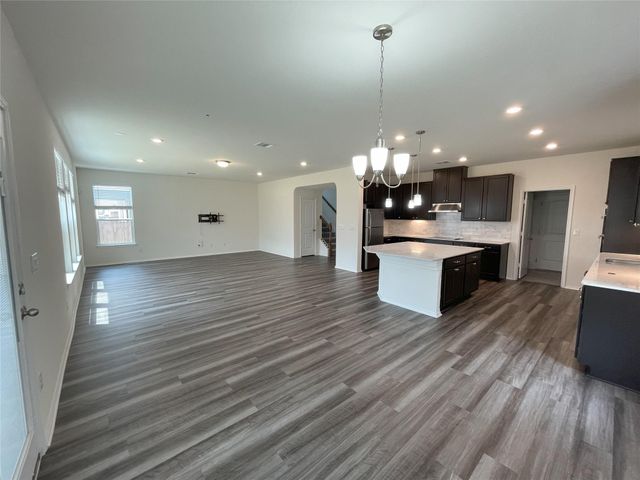 541 Ayinger LN, Austin, TX 78728