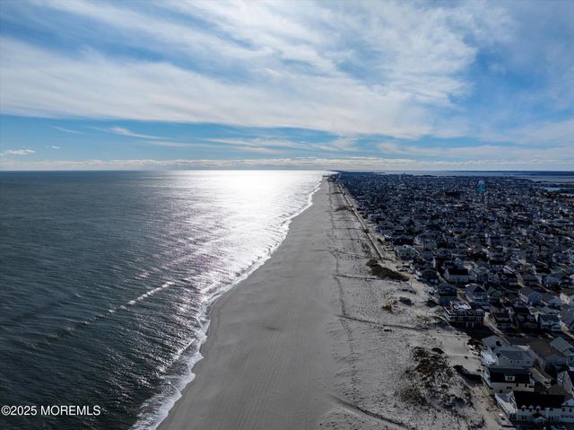 12 W Rutherford Lane, Lavallette, NJ 08735