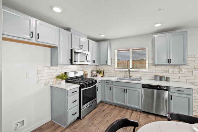 4388 Silver Cedar Ln, Sacramento, CA 95834