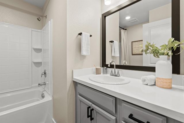 4388 Silver Cedar Ln, Sacramento, CA 95834