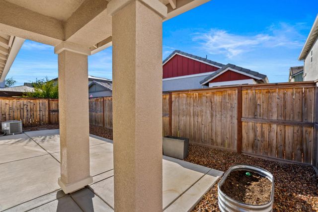 4388 Silver Cedar Ln, Sacramento, CA 95834