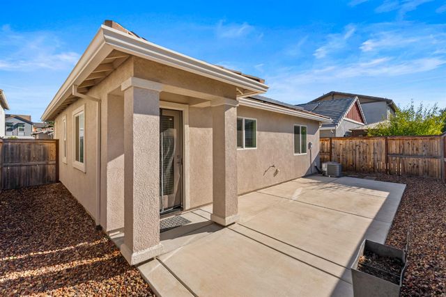 4388 Silver Cedar Ln, Sacramento, CA 95834