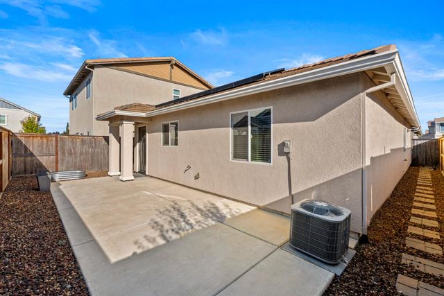 4388 Silver Cedar Ln, Sacramento, CA 95834