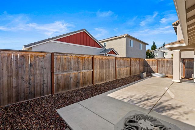 4388 Silver Cedar Ln, Sacramento, CA 95834