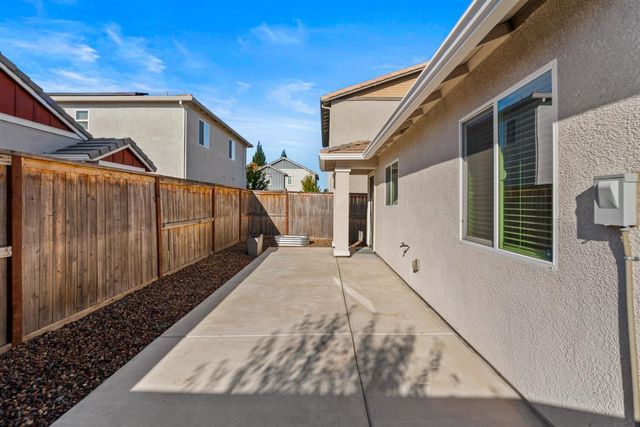 4388 Silver Cedar Ln, Sacramento, CA 95834