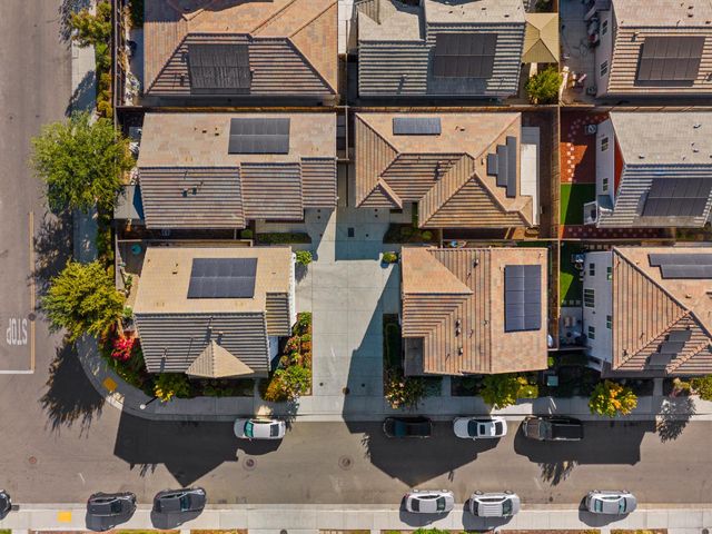 4388 Silver Cedar Ln, Sacramento, CA 95834