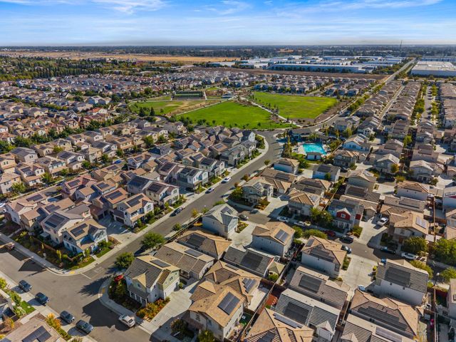 4388 Silver Cedar Ln, Sacramento, CA 95834