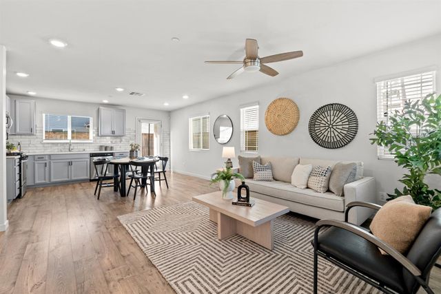 4388 Silver Cedar Ln, Sacramento, CA 95834