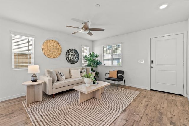 4388 Silver Cedar Ln, Sacramento, CA 95834