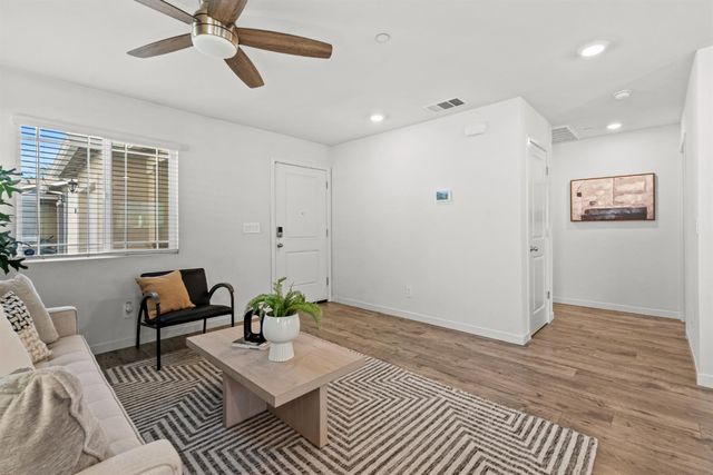 4388 Silver Cedar Ln, Sacramento, CA 95834