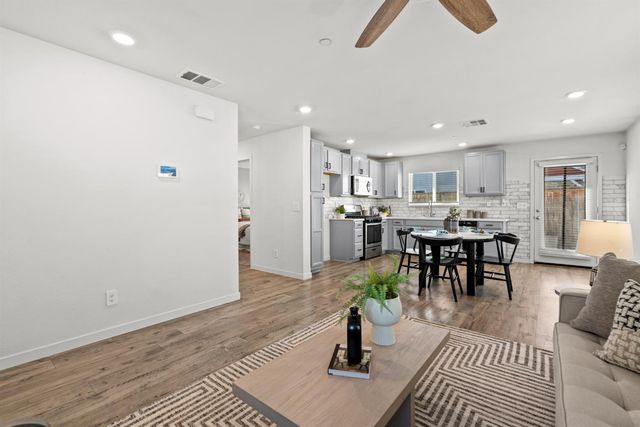 4388 Silver Cedar Ln, Sacramento, CA 95834