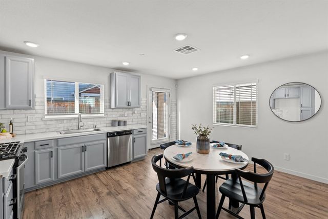 4388 Silver Cedar Ln, Sacramento, CA 95834